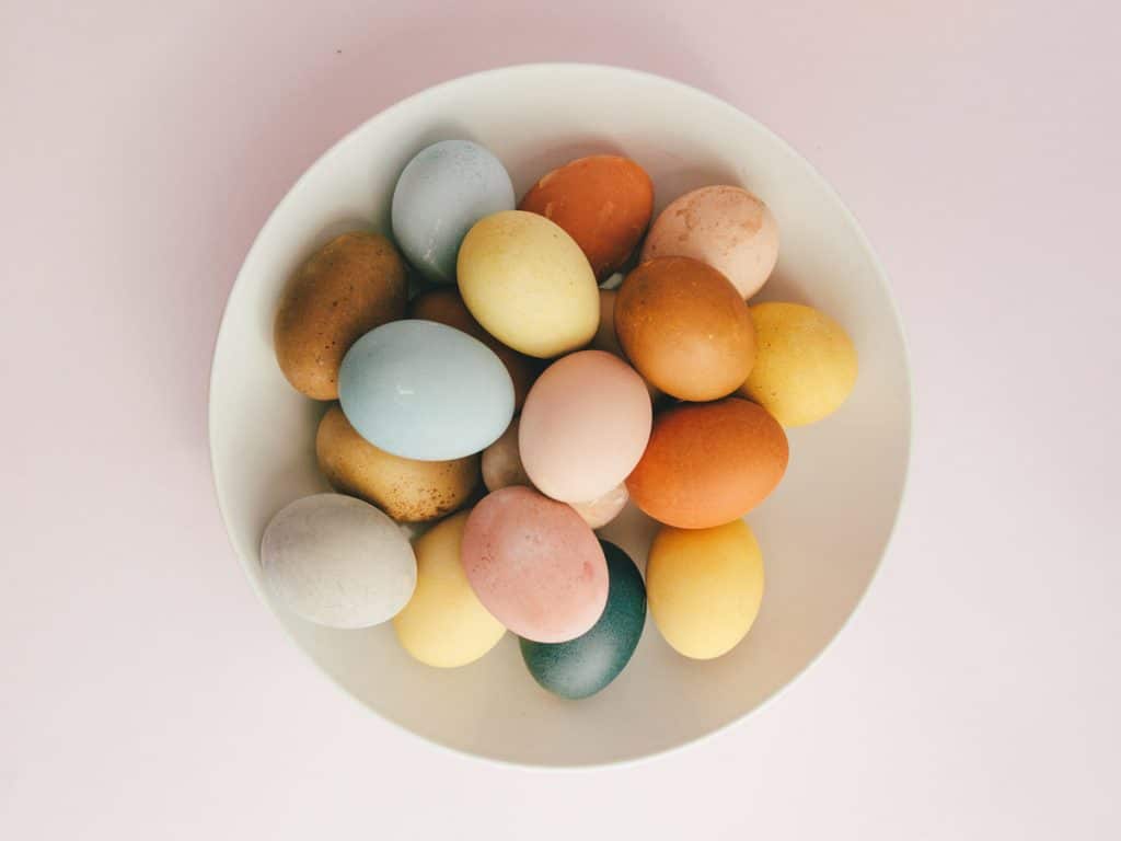 Photo of natural dyed eggs in a bowl for DIY easter craft ideas Hello Lunch Lady magazine